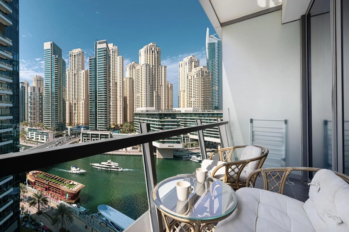 Waterfront Studio, Perfectly Located In Dubai Marina Apartment