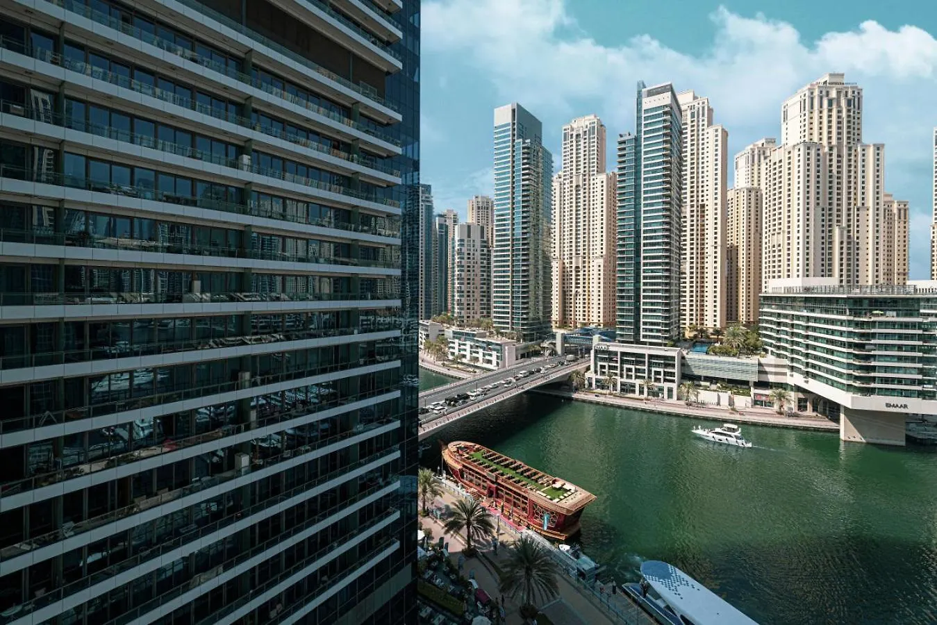 Waterfront Studio, Perfectly Located In Dubai Marina Apartment