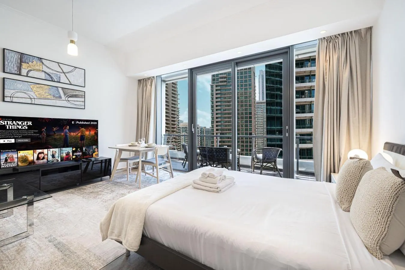 Waterfront Studio, Perfectly Located In Dubai Marina Apartment